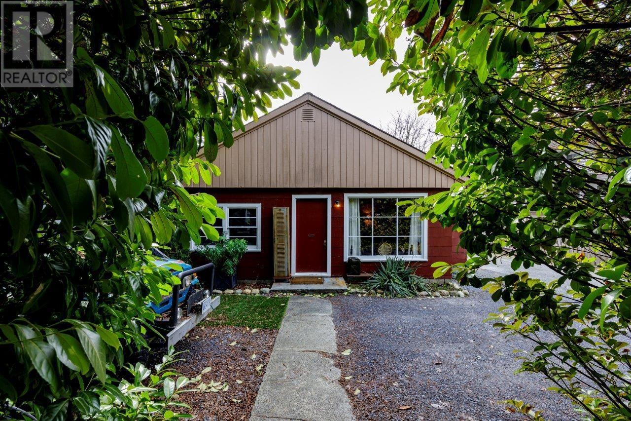 119 E Kings Road, North Vancouver, British Columbia  V7N 1H4 - Photo 1 - R2863536