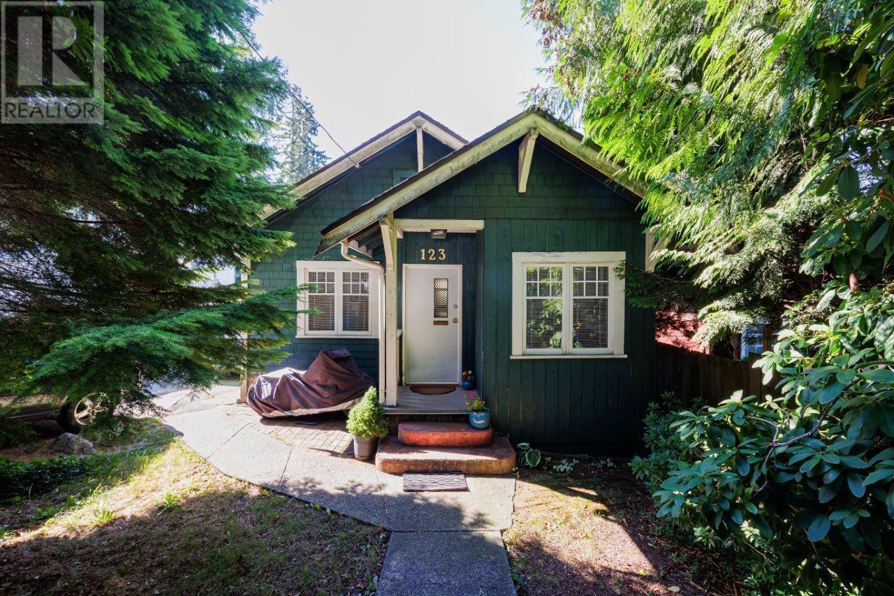 123 E Kings Road, North Vancouver, British Columbia  V7N 1H4 - Photo 1 - R2863552