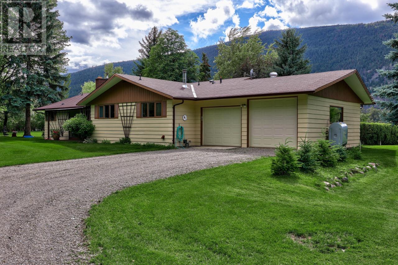 8753 Veteran Rd, Heffley, British Columbia  V0E 1Z2 - Photo 3 - 177443