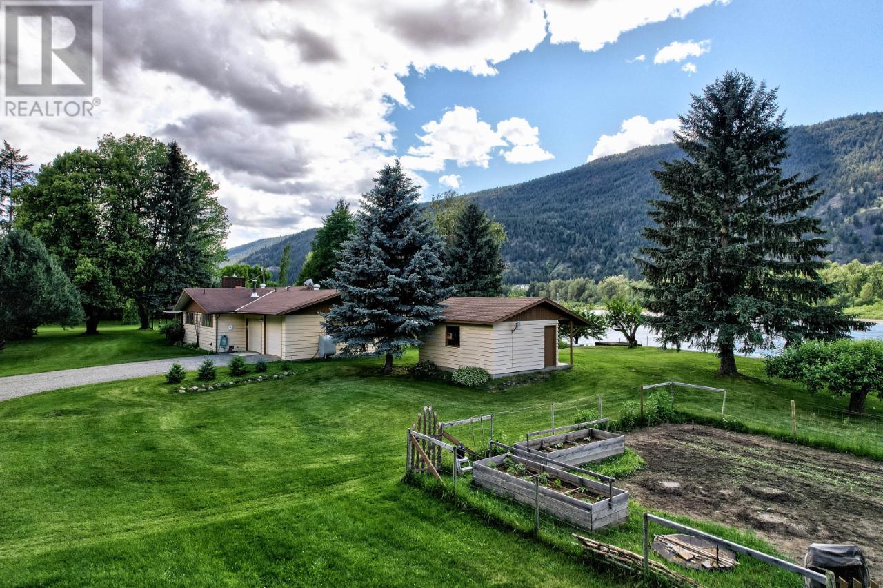 8753 Veteran Rd, Heffley, British Columbia  V0E 1Z2 - Photo 34 - 177443