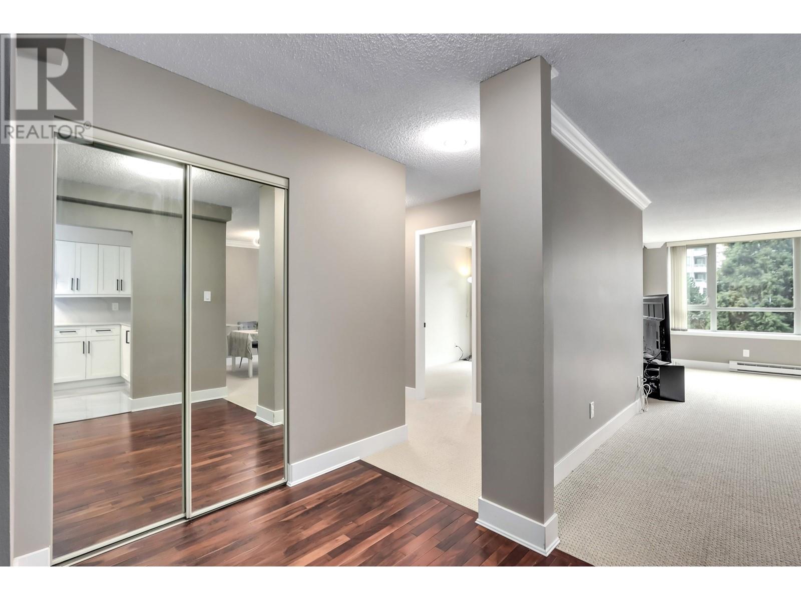702 6070 Mcmurray Avenue, Burnaby, British Columbia  V5H 4J3 - Photo 2 - R2863550