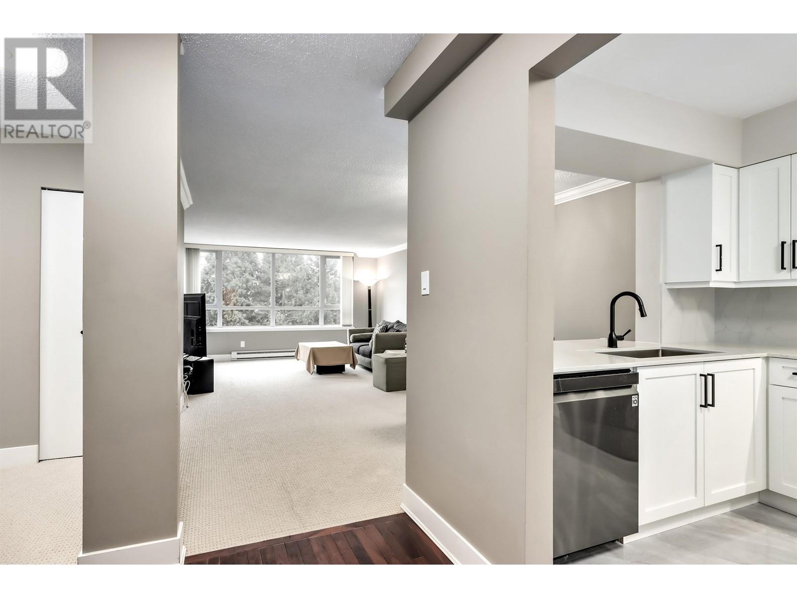 702 6070 Mcmurray Avenue, Burnaby, British Columbia  V5H 4J3 - Photo 3 - R2863550