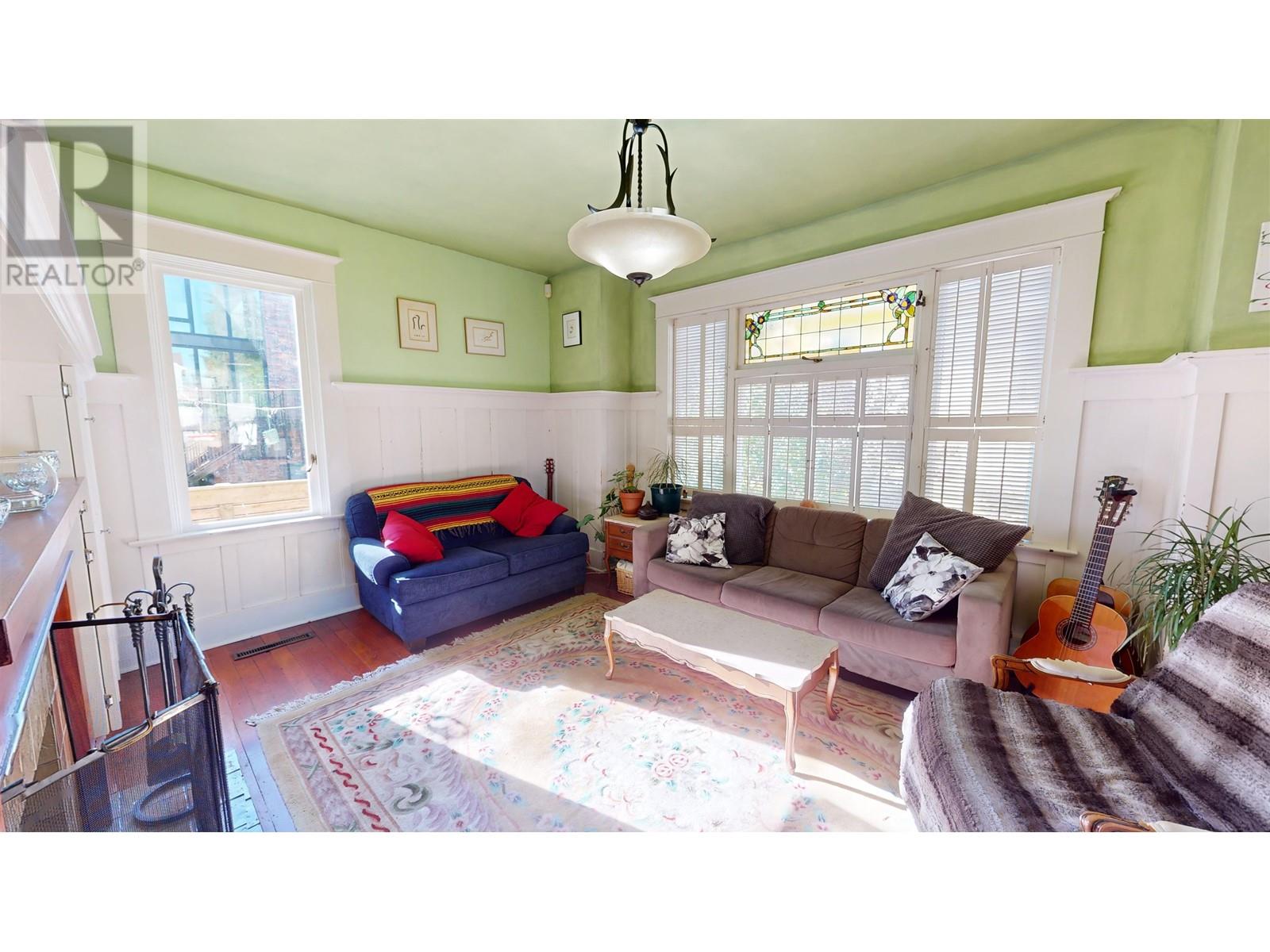 346 Webber Avenue, Vancouver, British Columbia  V5V 2G5 - Photo 2 - R2863600