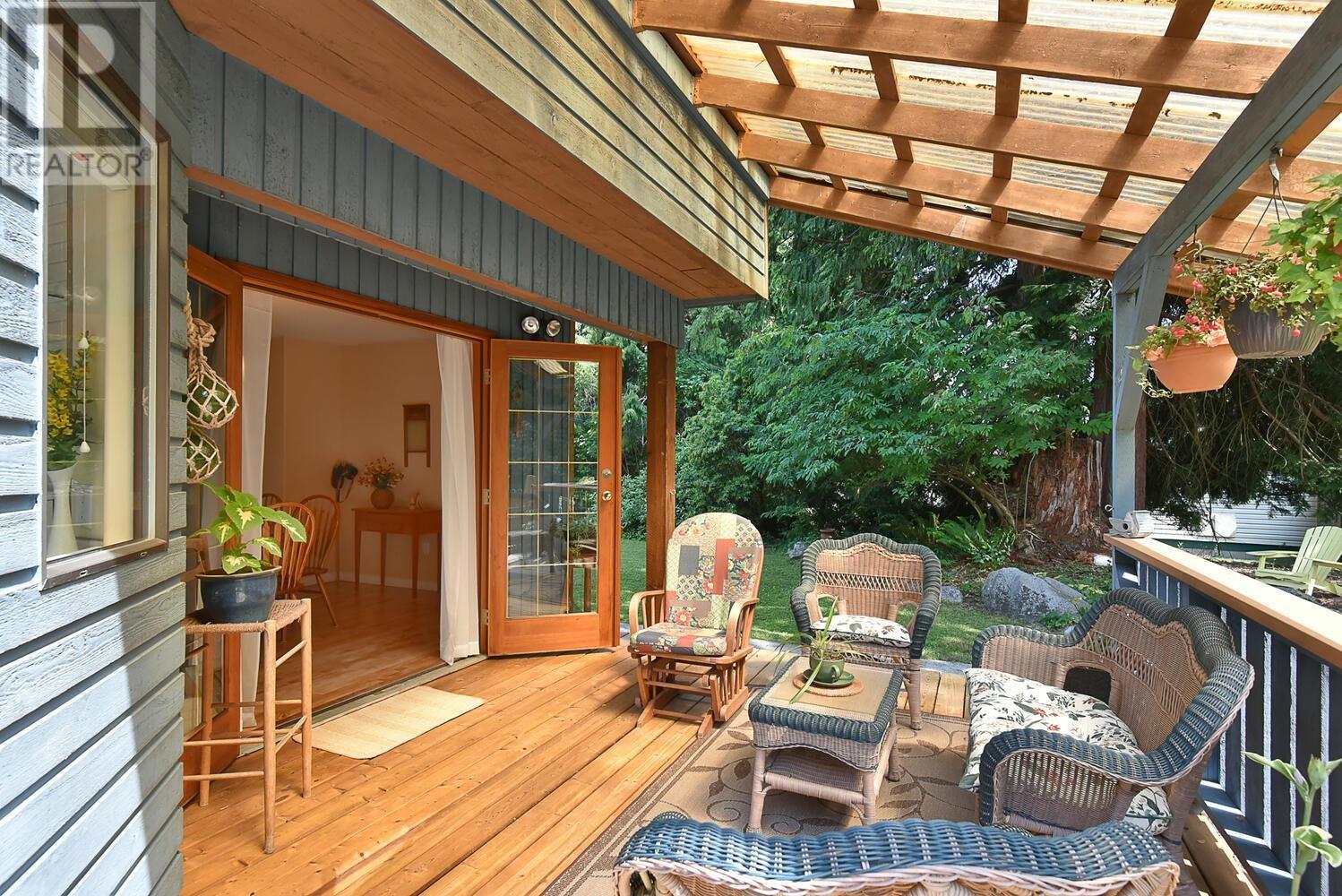 7865 Lohn Road, Halfmoon Bay, British Columbia  V7Z 1C5 - Photo 13 - R2863641