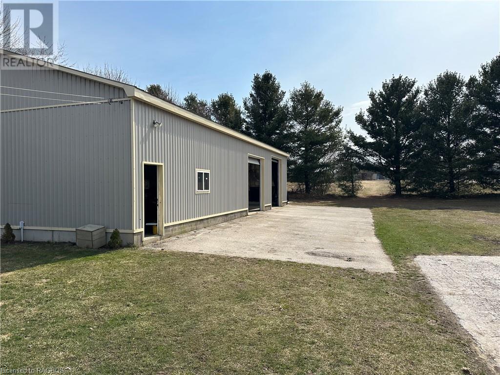 247 Penetangore Row, Kincardine, Ontario  N2Z 2P5 - Photo 2 - 40562843