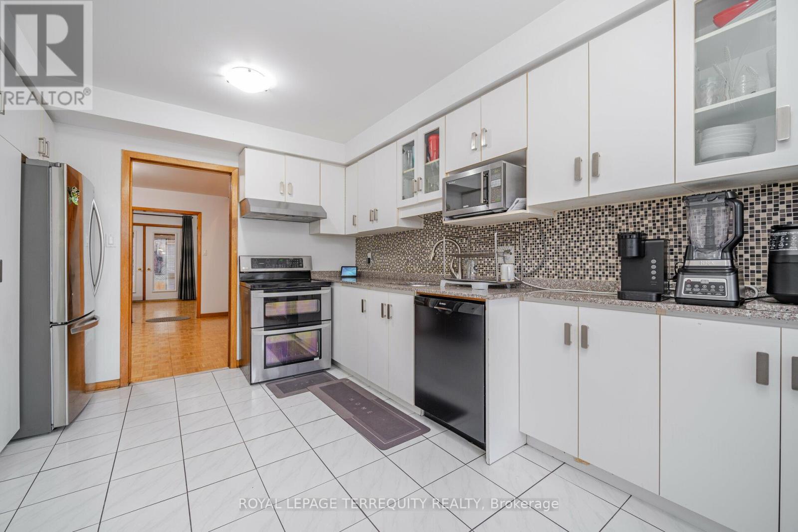 3a Humber Hill Ave, Toronto, Ontario  M6S 4R9 - Photo 8 - W8177608