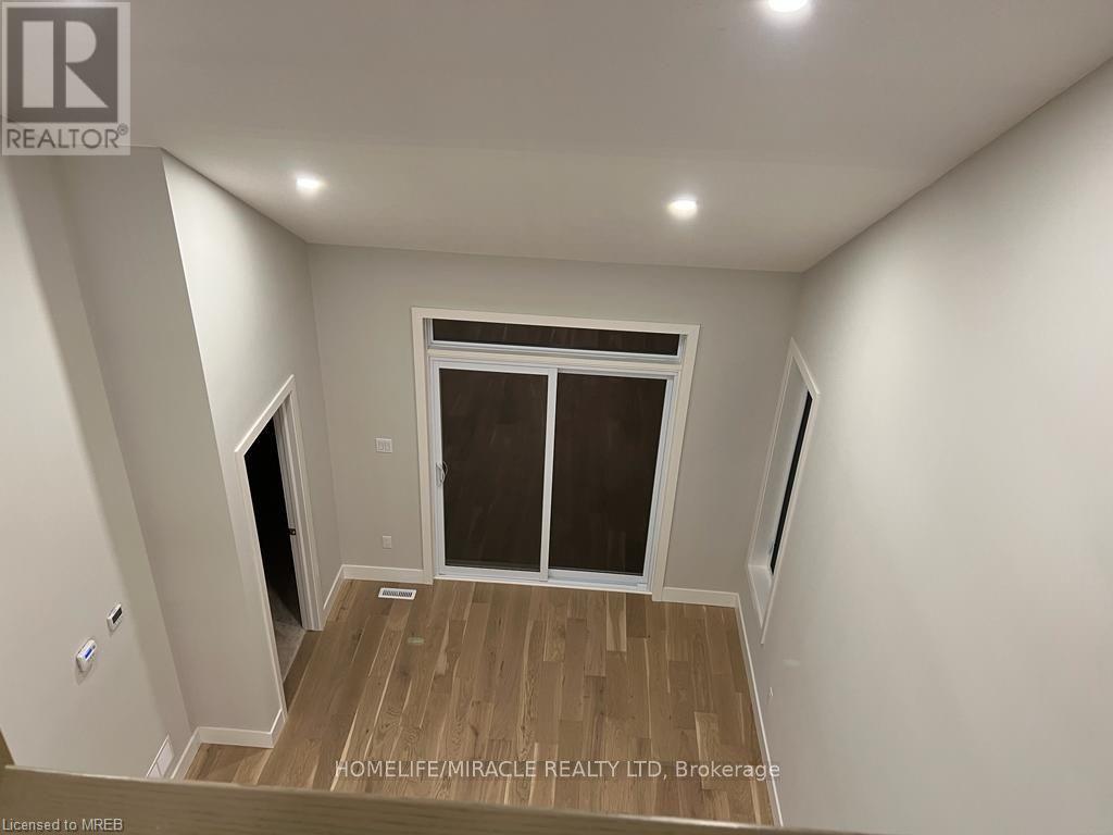 2007 Evans Boulevard Boulevard, London, Ontario  M6M 0H8 - Photo 3 - 40556122