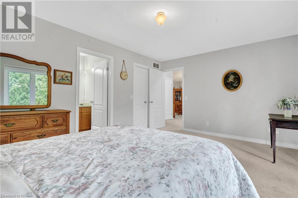 556 KING Street, Niagara-on-the-Lake, 2 Bedrooms Bedrooms, ,3 BathroomsBathrooms,Single Family,For Sale,KING,40563179