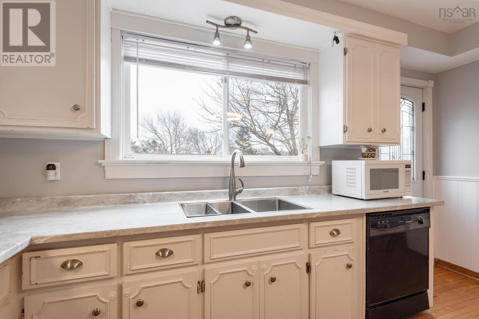 266 Main Avenue, Halifax, Nova Scotia  B3M 1B8 - Photo 14 - 202405666