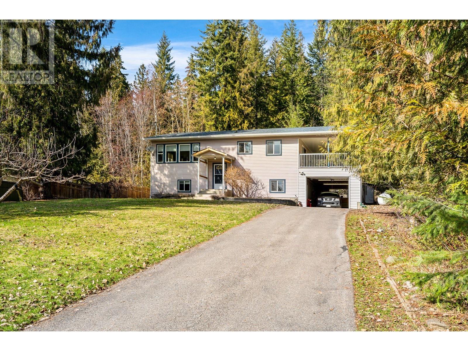 7451 Estate Drive, Anglemont, British Columbia  V0E 1M8 - Photo 1 - 10308437