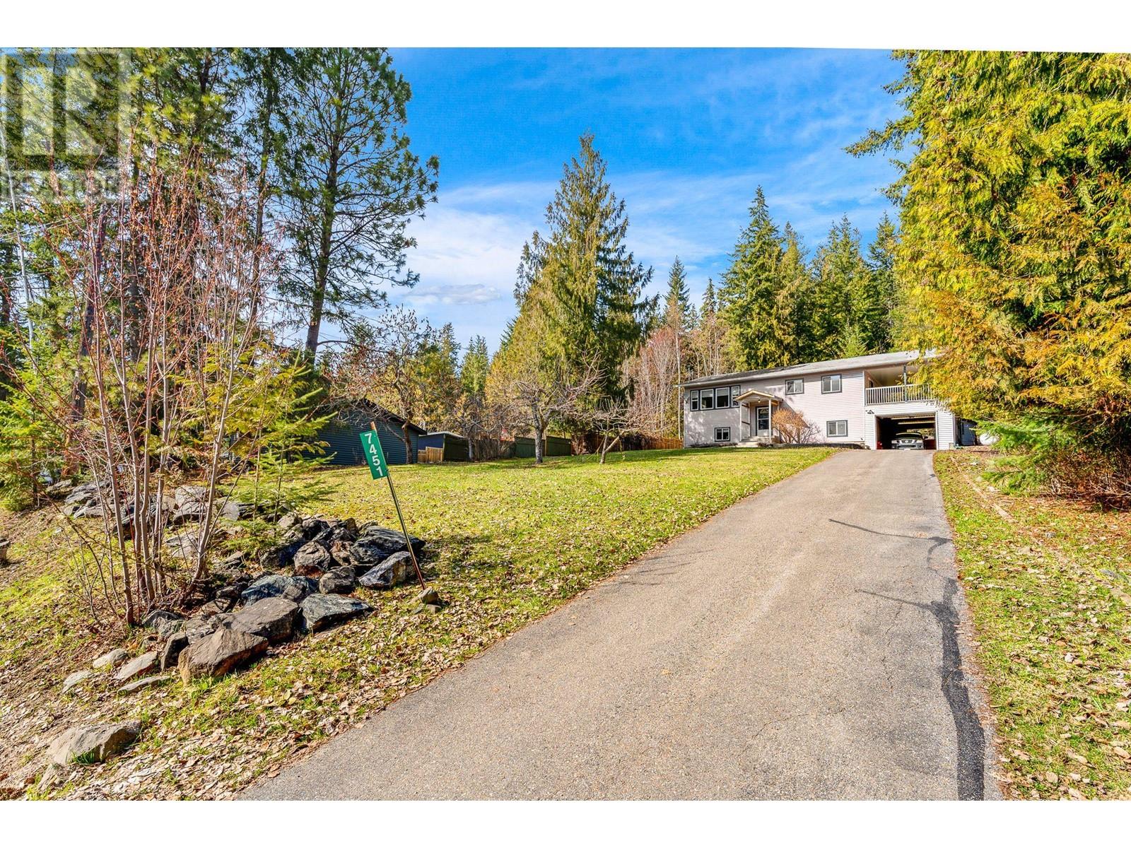 7451 Estate Drive, Anglemont, British Columbia  V0E 1M8 - Photo 39 - 10308437