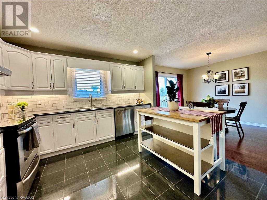 587 21st Avenue, Hanover, Ontario  N4N 3H2 - Photo 7 - 40562520