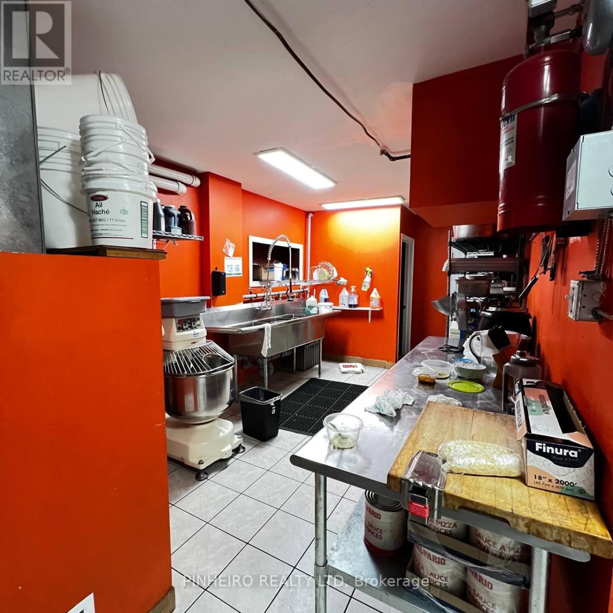 1008 Dundas St, London, Ontario  N5W 3A3 - Photo 2 - X8180052