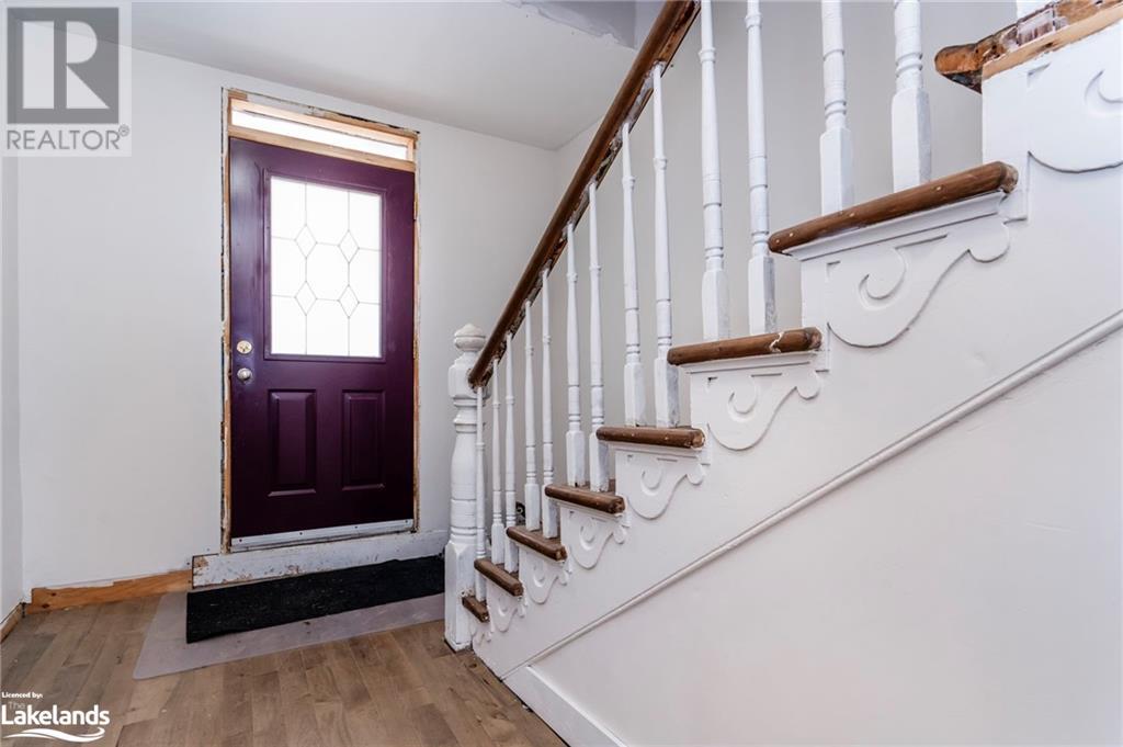 61 Robert Street W, Penetanguishene, Ontario  L9M 1N2 - Photo 3 - 40561581