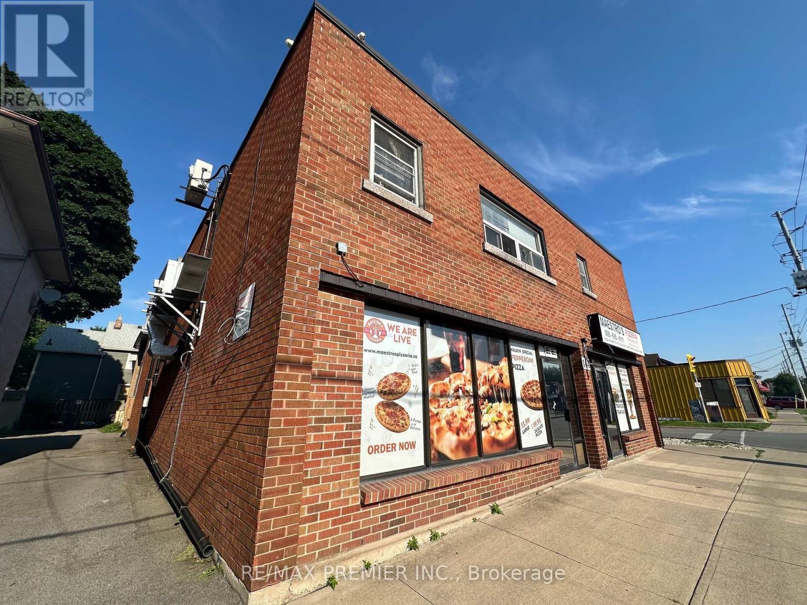 144 Lake Street, St. Catharines, Ontario  L2R 5Y3 - Photo 2 - X8181080