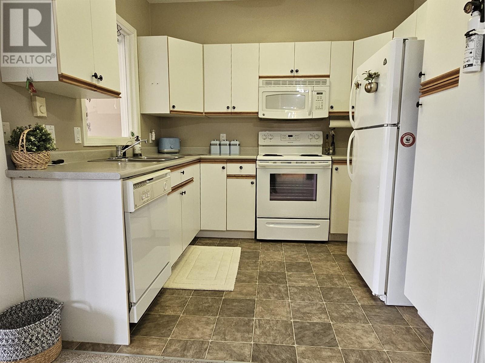 301 1203 Pemberton Avenue, Squamish, British Columbia  V8B 0J7 - Photo 6 - R2864055