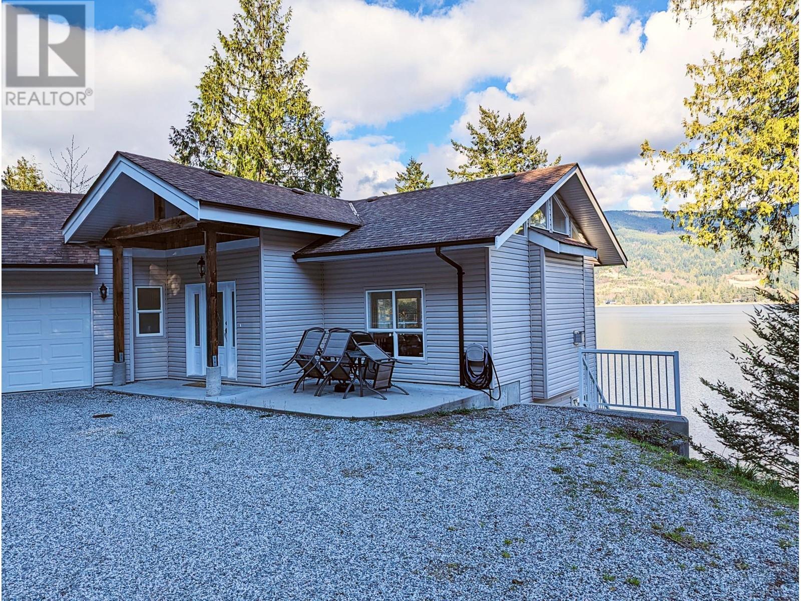 6116 Poise Island Drive, Sechelt, British Columbia  V7Z 0L5 - Photo 2 - R2864149