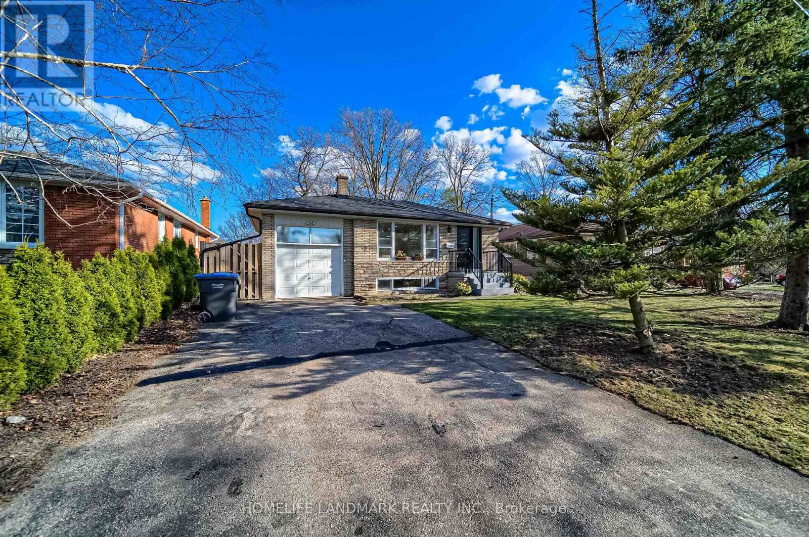 1426 Monaghan Circle, Mississauga, 5 Bedrooms Bedrooms, ,2 BathroomsBathrooms,Single Family,For Sale,Monaghan,W8182062