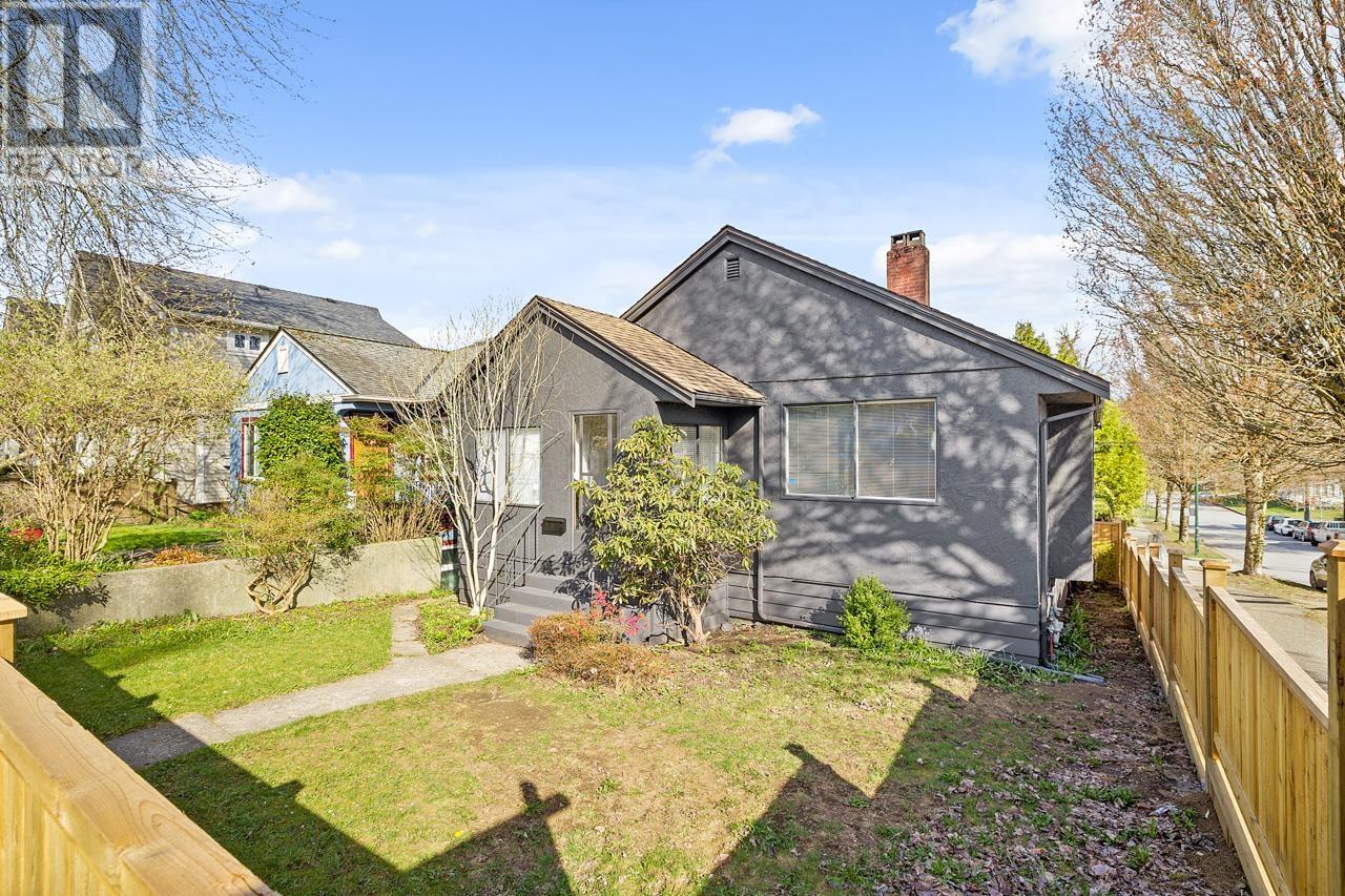 1495 E 20th Avenue, Vancouver, British Columbia  V5N 2K5 - Photo 2 - R2864121