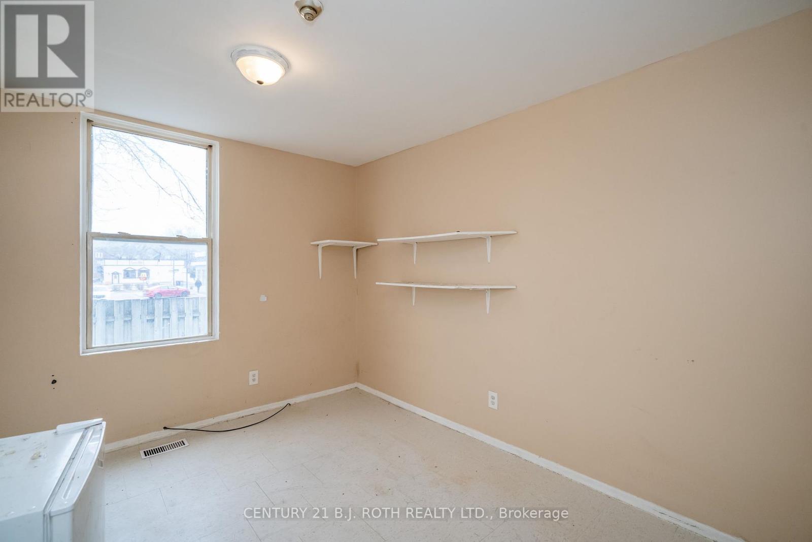 37 Toronto St, Barrie, Ontario  L4N 1T8 - Photo 6 - S8182116
