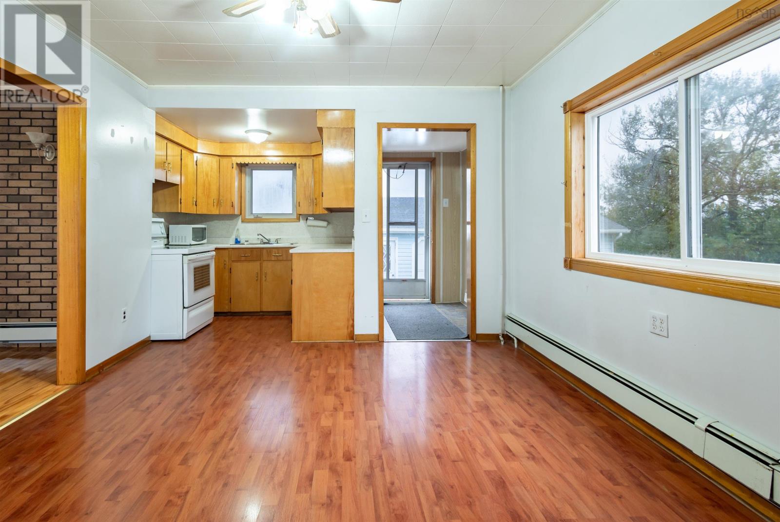 242 James Street, New Waterford, Nova Scotia  B1H 2Y8 - Photo 11 - 202405739