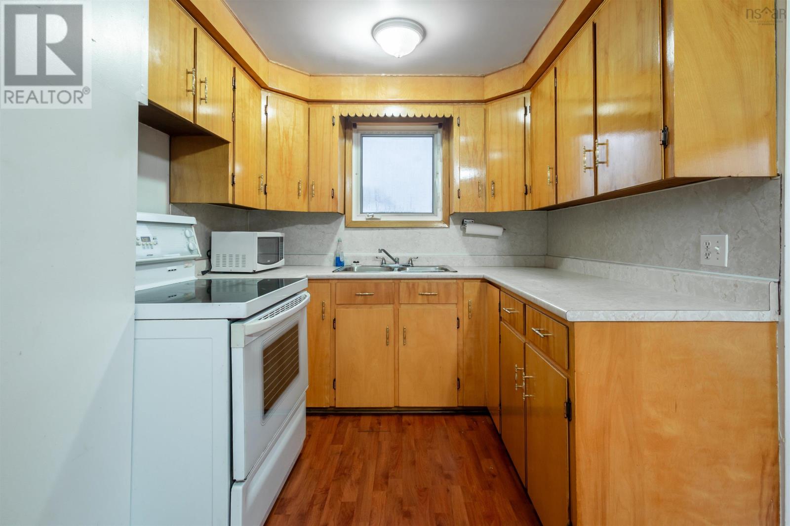 242 James Street, New Waterford, Nova Scotia  B1H 2Y8 - Photo 12 - 202405739