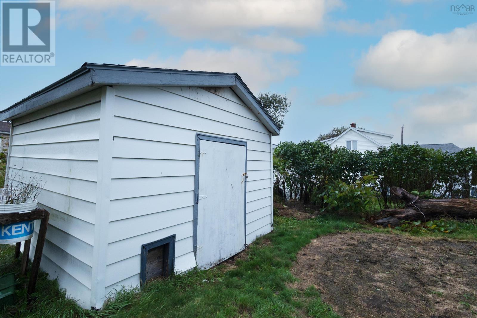 242 James Street, New Waterford, Nova Scotia  B1H 2Y8 - Photo 5 - 202405739