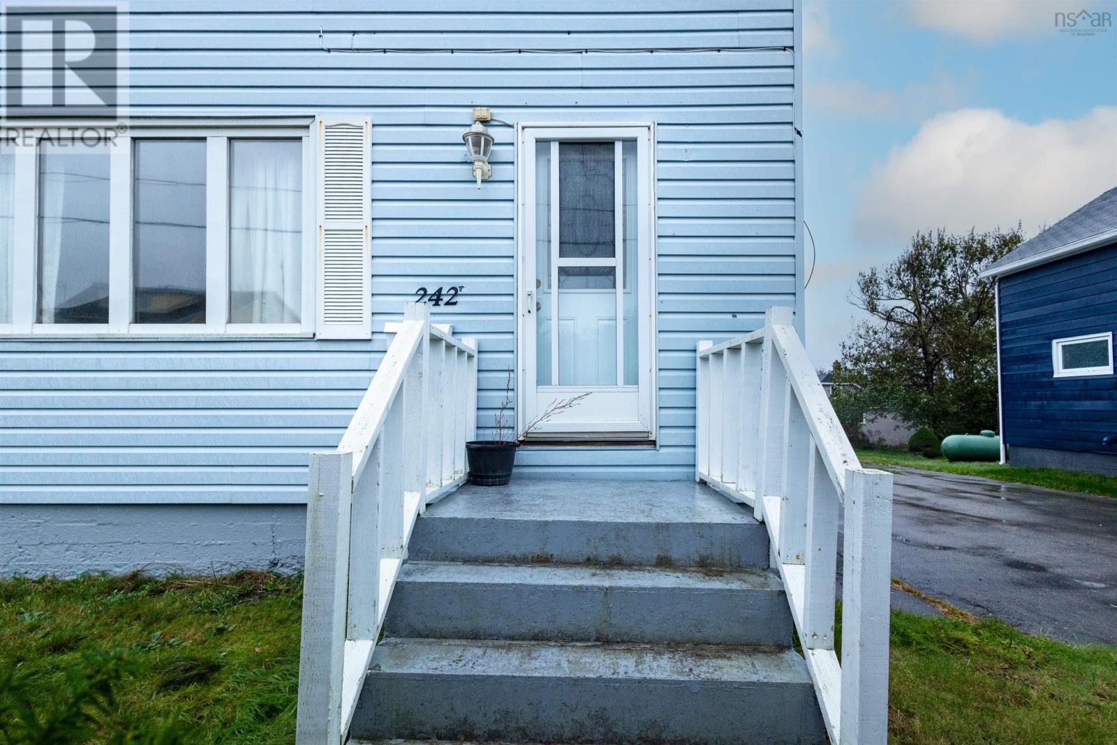 242 James Street, New Waterford, Nova Scotia  B1H 2Y8 - Photo 8 - 202405739
