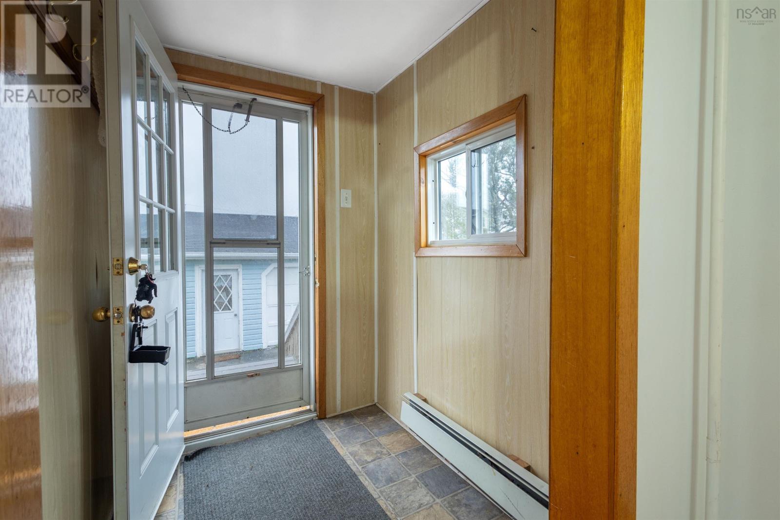 242 James Street, New Waterford, Nova Scotia  B1H 2Y8 - Photo 9 - 202405739