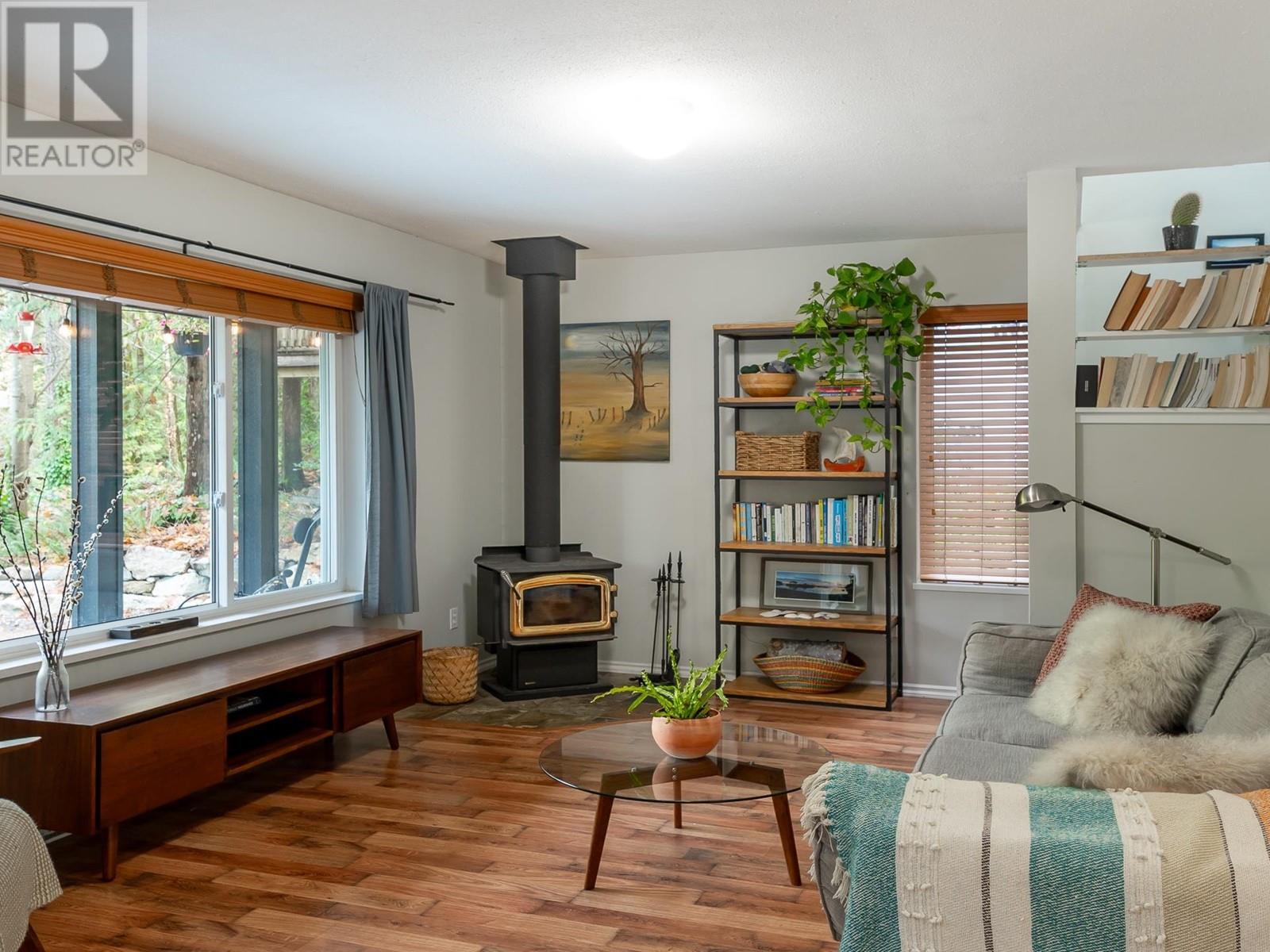 5747 Naylor Road, Sechelt, British Columbia  V7Z 0C7 - Photo 12 - R2864170