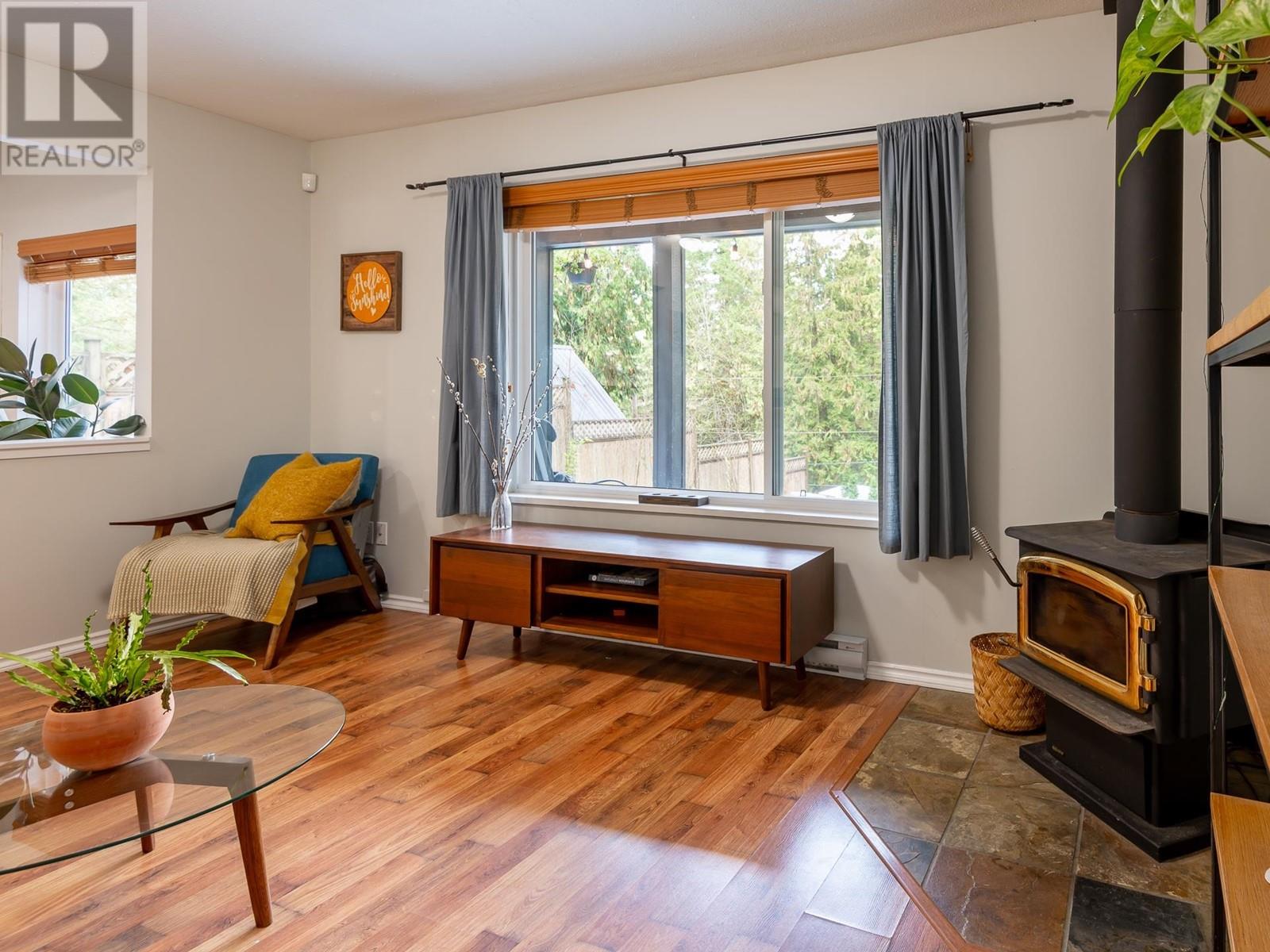 5747 Naylor Road, Sechelt, British Columbia  V7Z 0C7 - Photo 13 - R2864170
