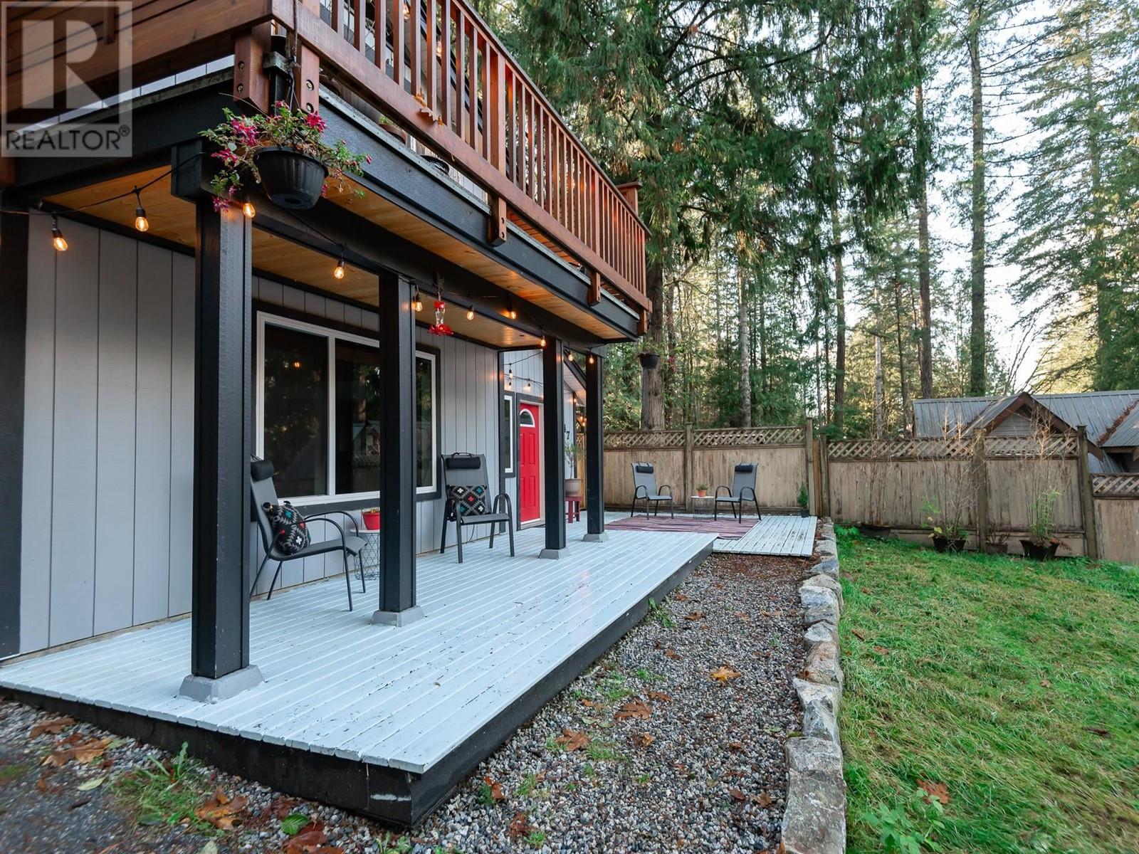 5747 Naylor Road, Sechelt, British Columbia  V7Z 0C7 - Photo 3 - R2864170