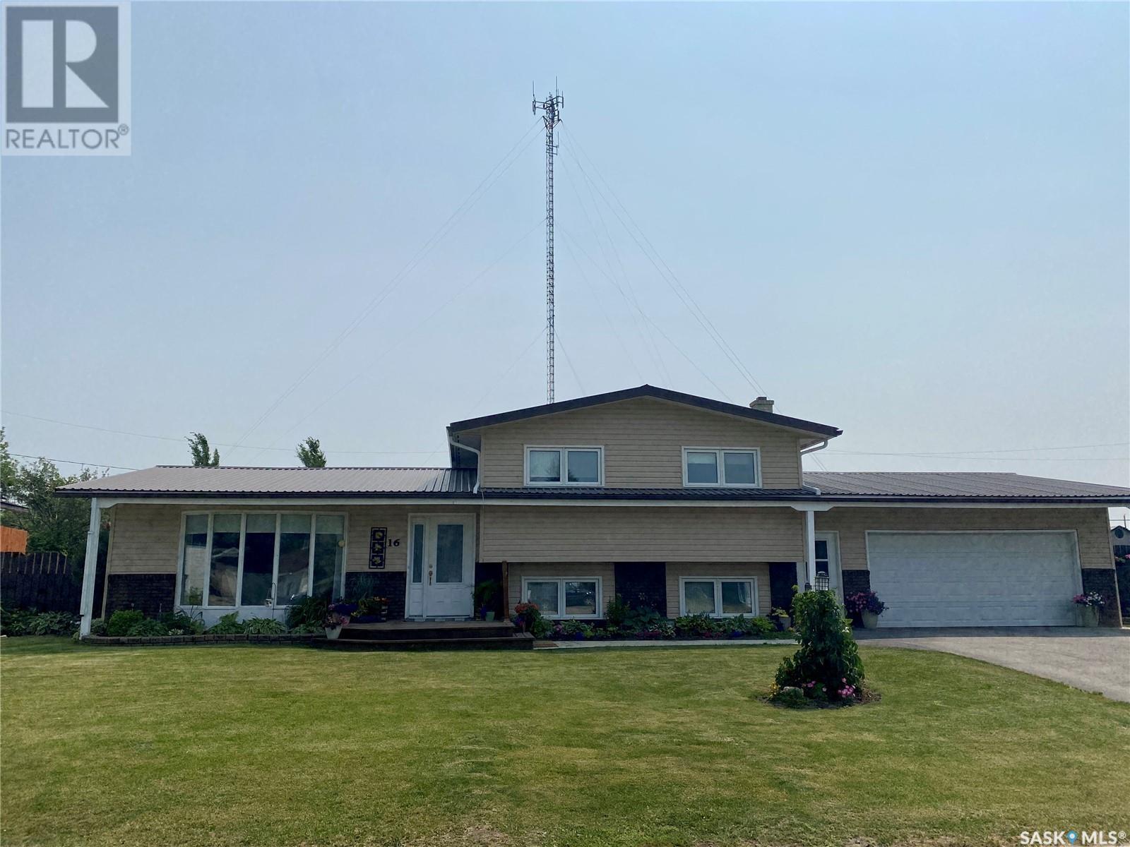 16 Centennial Drive, Mossbank, Saskatchewan  S0H 3G0 - Photo 2 - SK963447