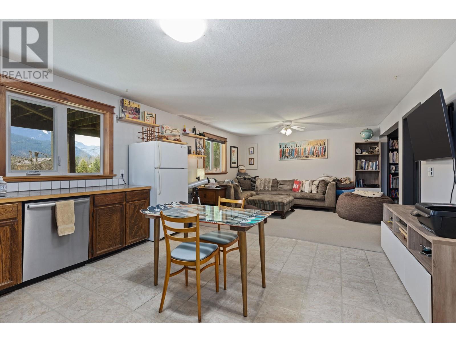 1553 Fraser Road, Pemberton, British Columbia  V0N 2L0 - Photo 24 - R2864201