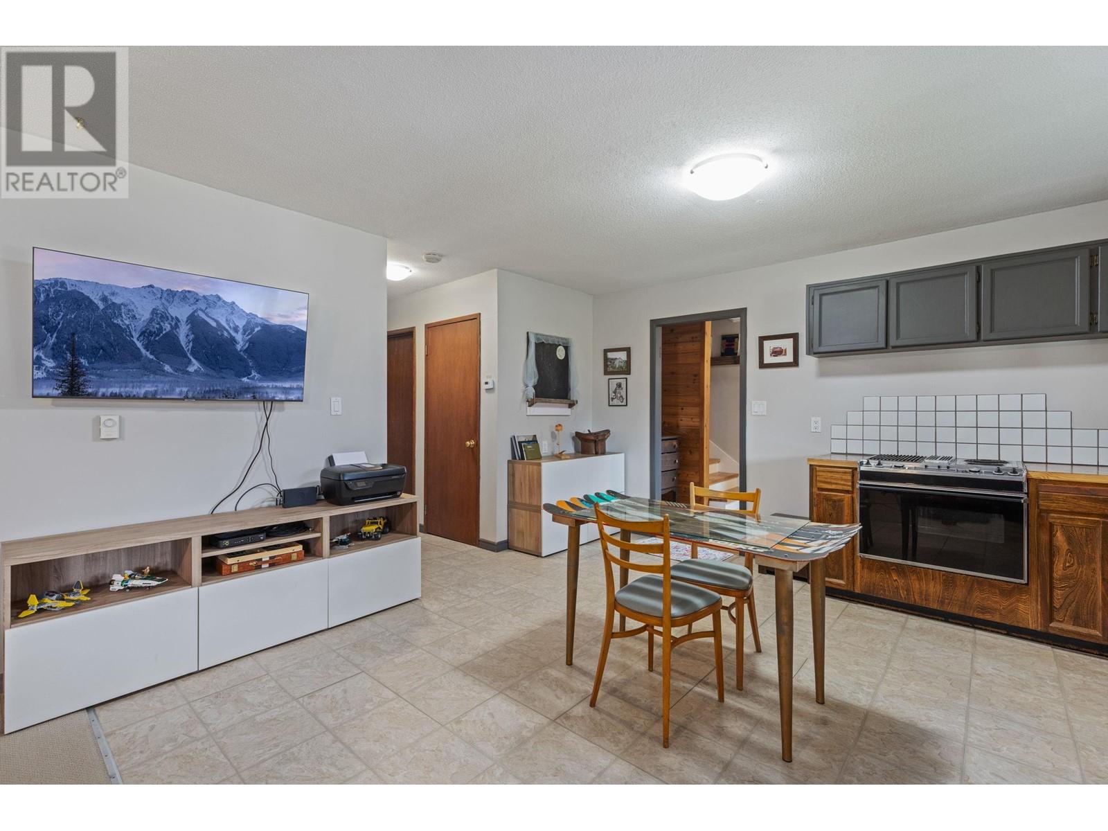 1553 Fraser Road, Pemberton, British Columbia  V0N 2L0 - Photo 25 - R2864201