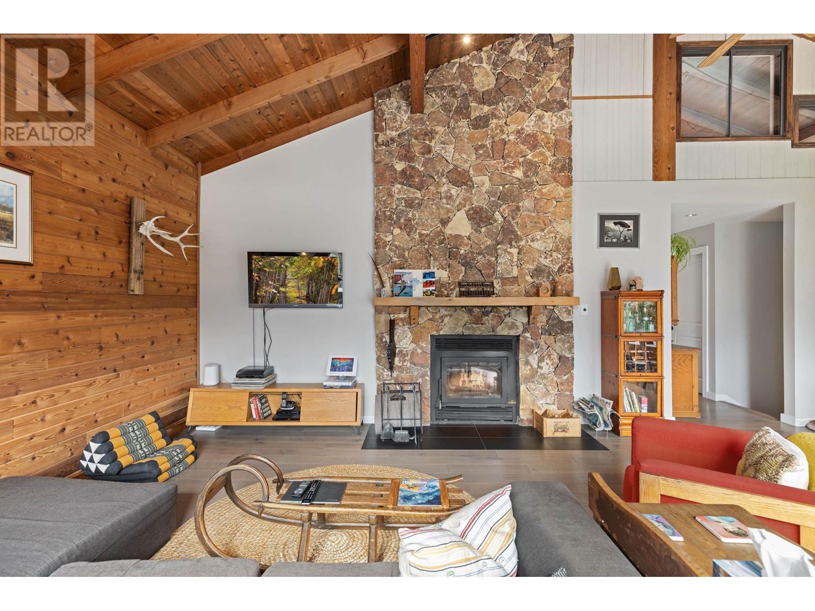1553 Fraser Road, Pemberton, British Columbia  V0N 2L0 - Photo 5 - R2864201