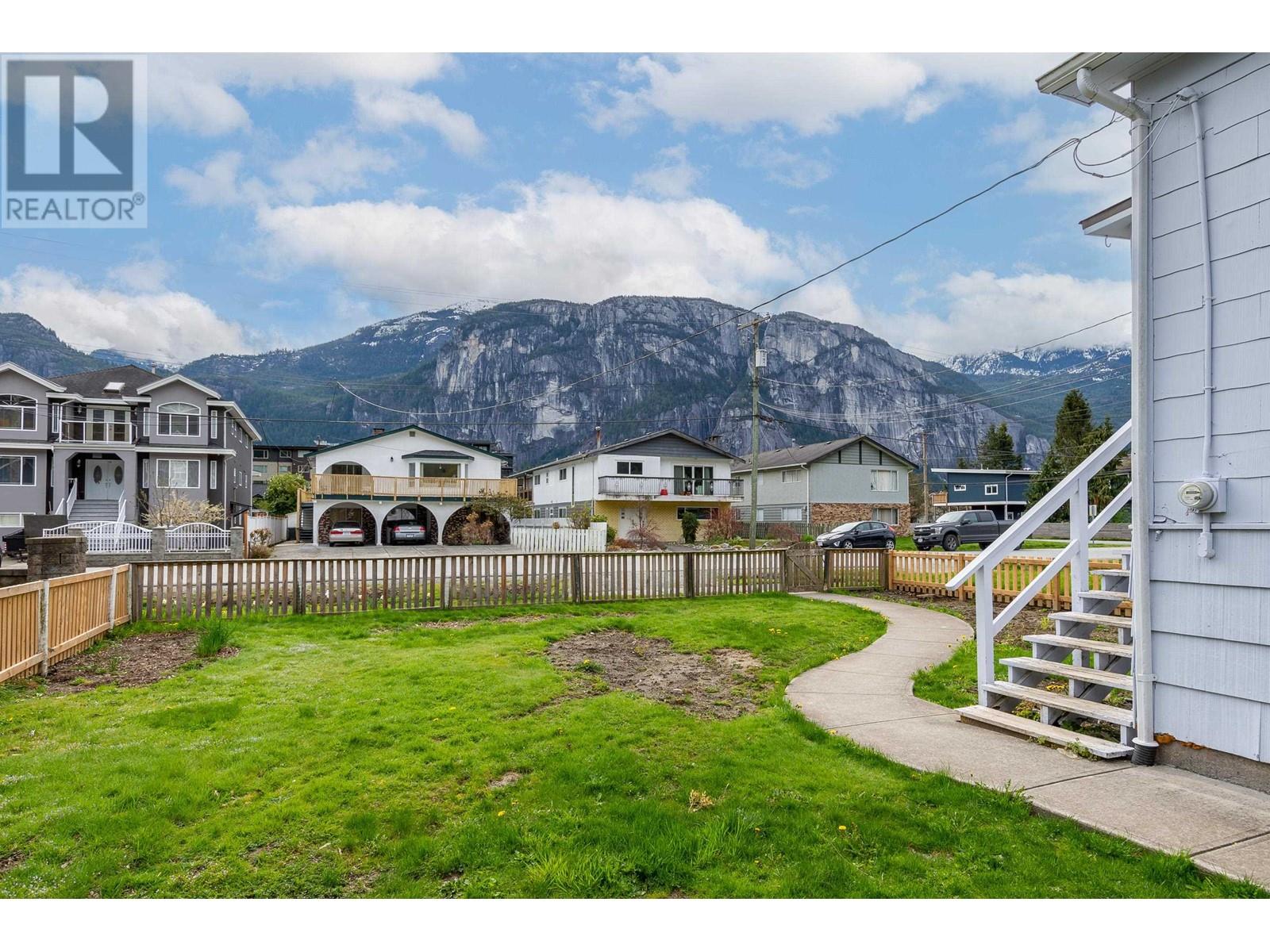 38023 Fifth Avenue, Squamish, British Columbia  V8B 0A6 - Photo 4 - R2864224