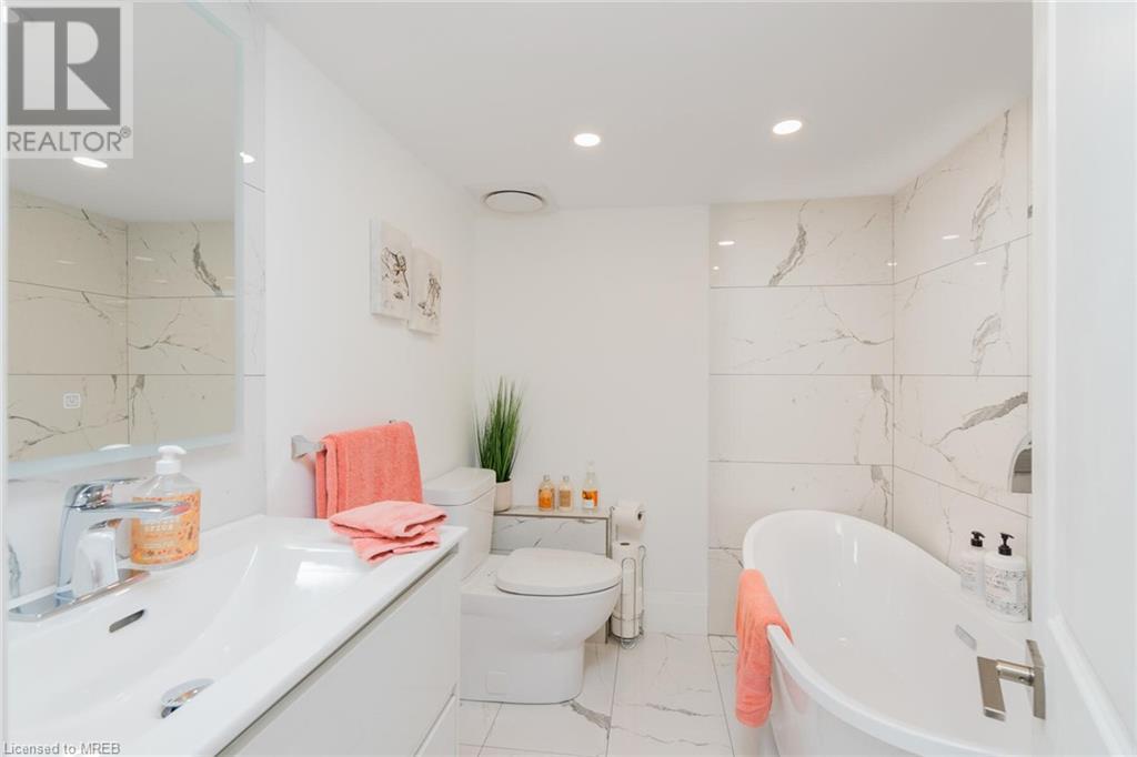 23 West Hampton Road, St. Catharines, Ontario  L2T 3E6 - Photo 19 - 40563771