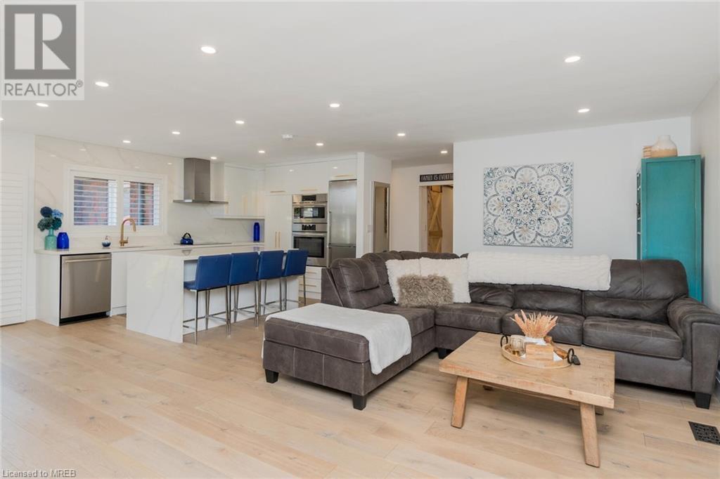 23 West Hampton Road, St. Catharines, Ontario  L2T 3E6 - Photo 8 - 40563771