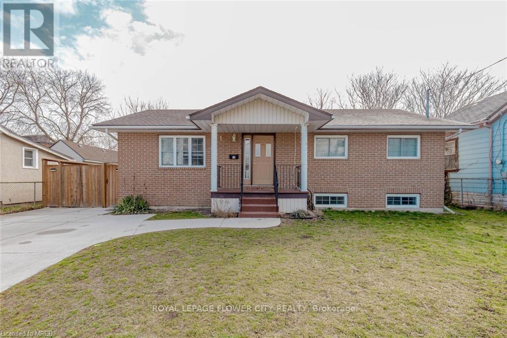 18 Greenlaw Placeway S, St. Catharines, Ontario  L2R 4S6 - Photo 1 - X8184104