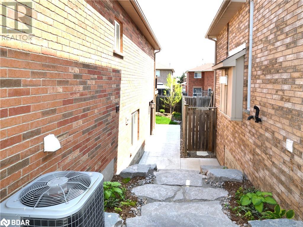 128 Brown Wood Drive Unit# Lower, Barrie, Ontario  L4M 6M8 - Photo 2 - 40529691