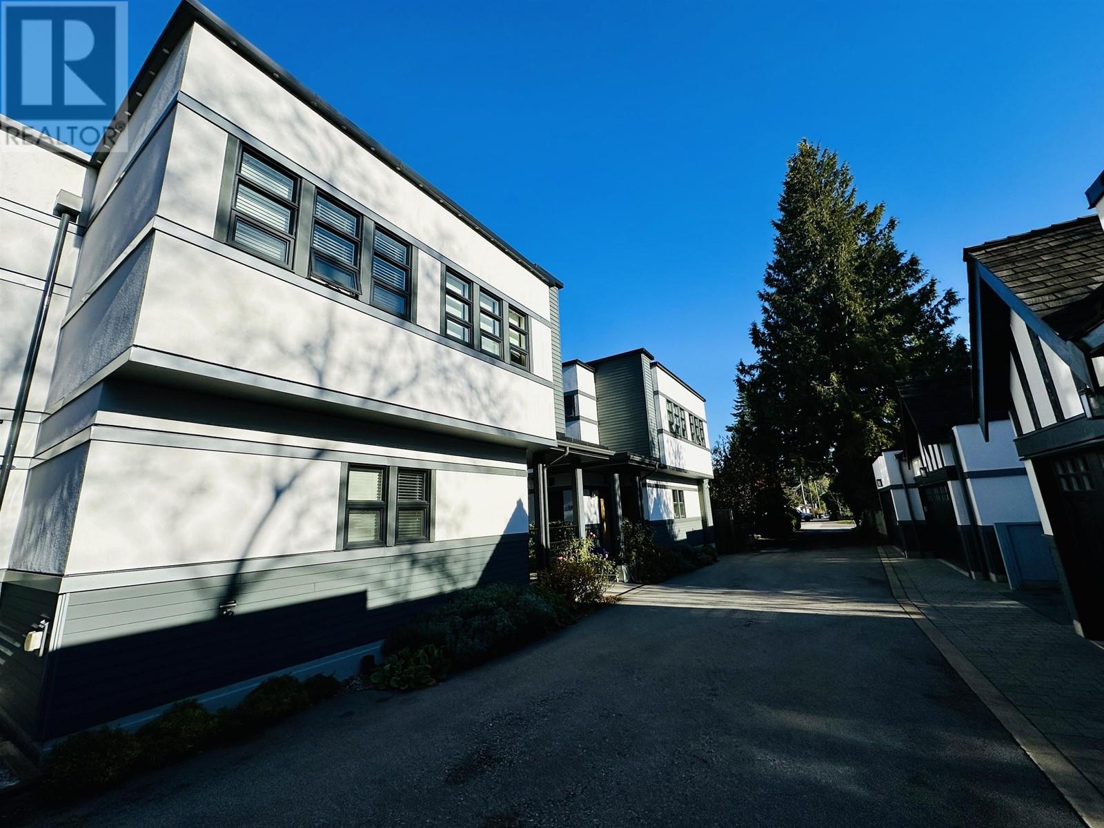 Listing Picture 3 of 17 : 1 2820 W 41ST AVENUE, Vancouver / 溫哥華 - 魯藝地產 Yvonne Lu Group - MLS Medallion Club Member