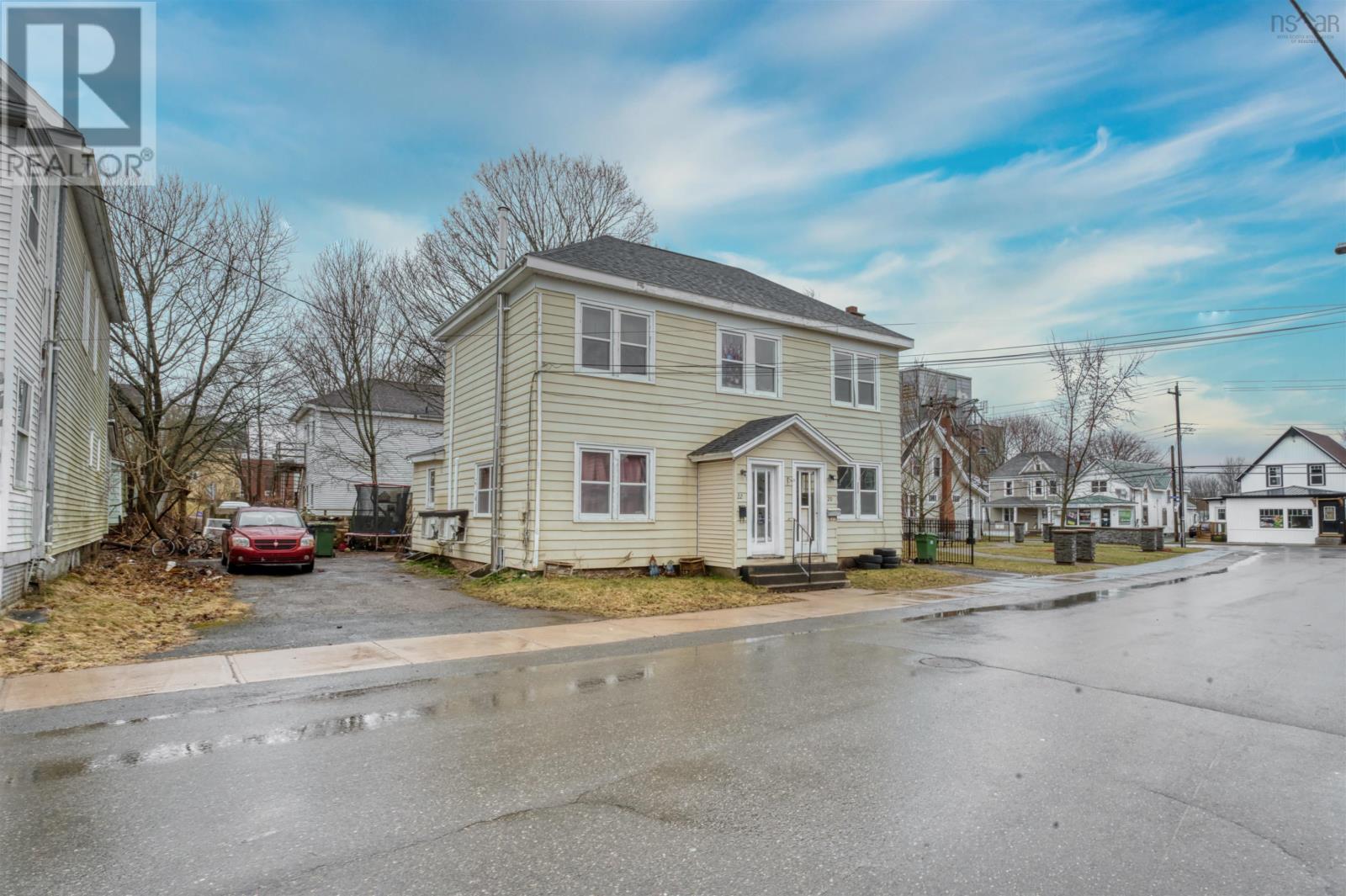 20-22 Park Road, Truro, Nova Scotia  B2N 4E4 - Photo 2 - 202405755