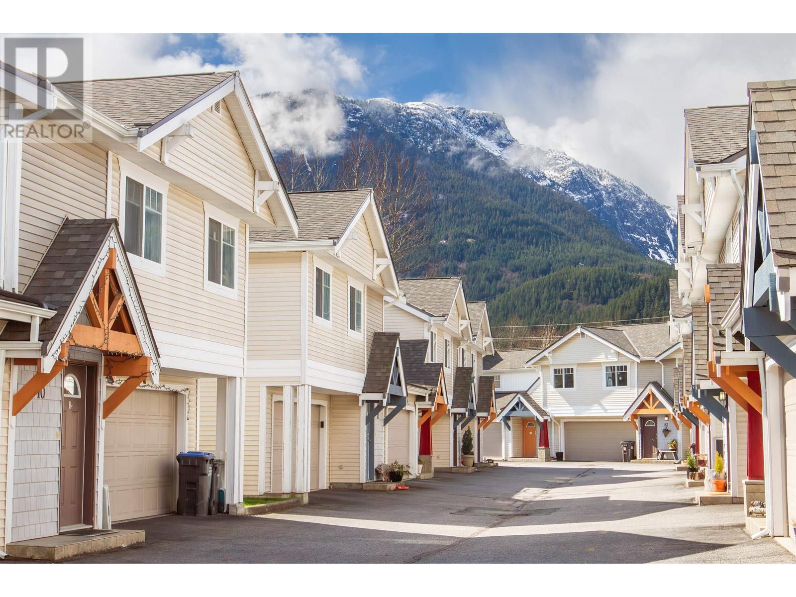 67 1821 Willow Crescent, Squamish, British Columbia  V8B 0L9 - Photo 3 - R2864254