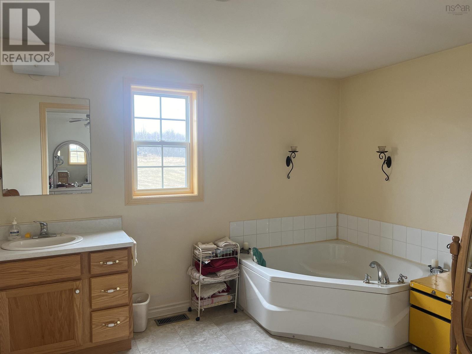 9641 Highway 215, South Maitland, Nova Scotia  B0N 2H0 - Photo 10 - 202405757