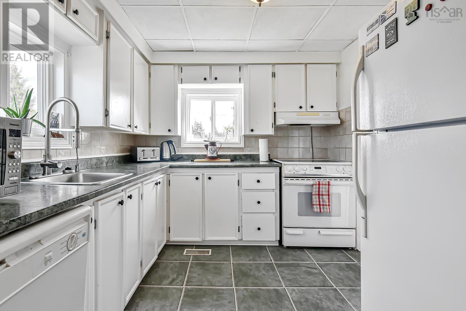 9 Johnson Avenue, West Chezzetcook, Nova Scotia  B0J 2L0 - Photo 7 - 202405758