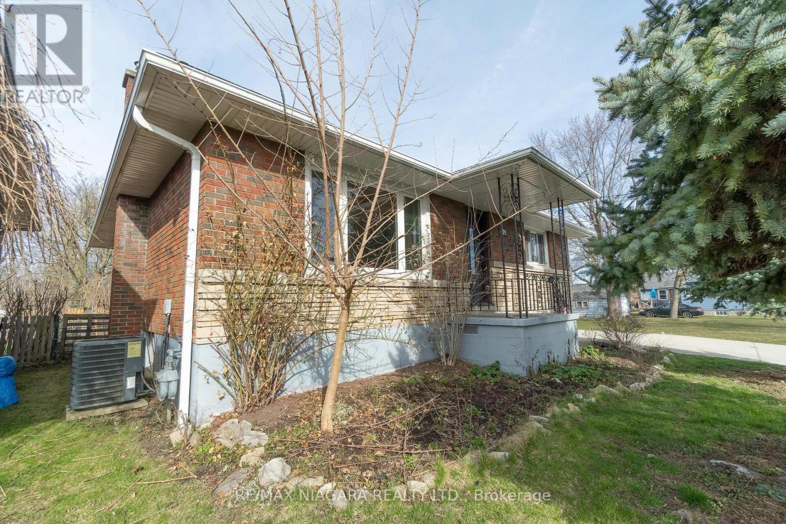 219 Central Avenue, Fort Erie, Ontario  L2A 3S9 - Photo 3 - X8185718