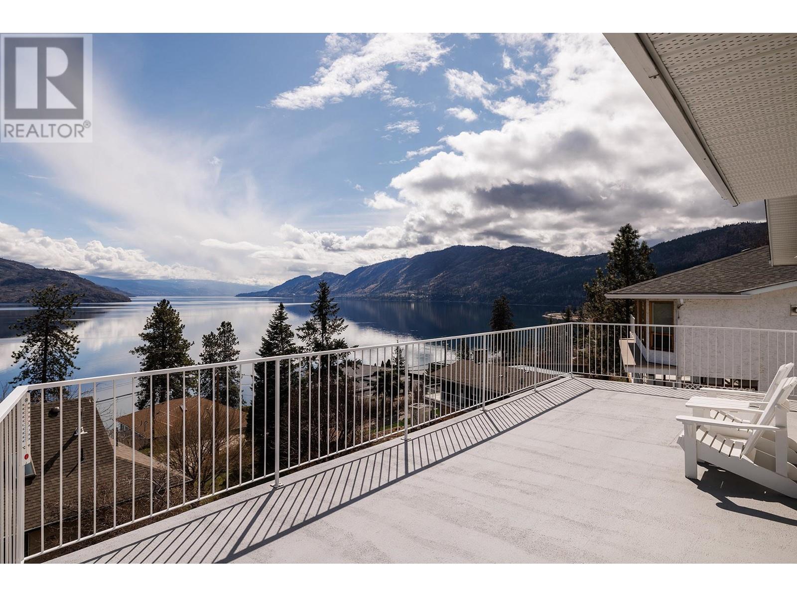 6335 Topham Place, Peachland 
