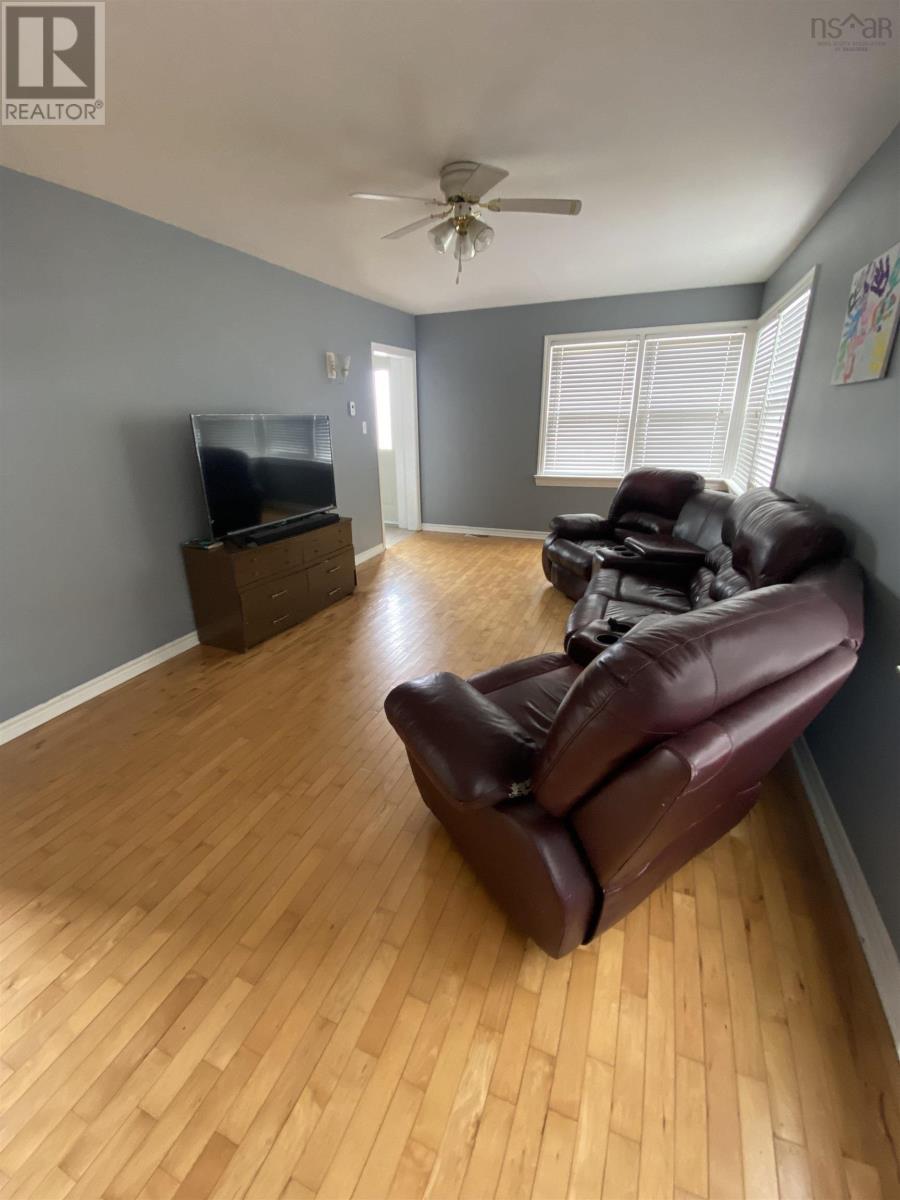 110 Lorne Street, Sydney, Nova Scotia  B1P 4H4 - Photo 10 - 202405783