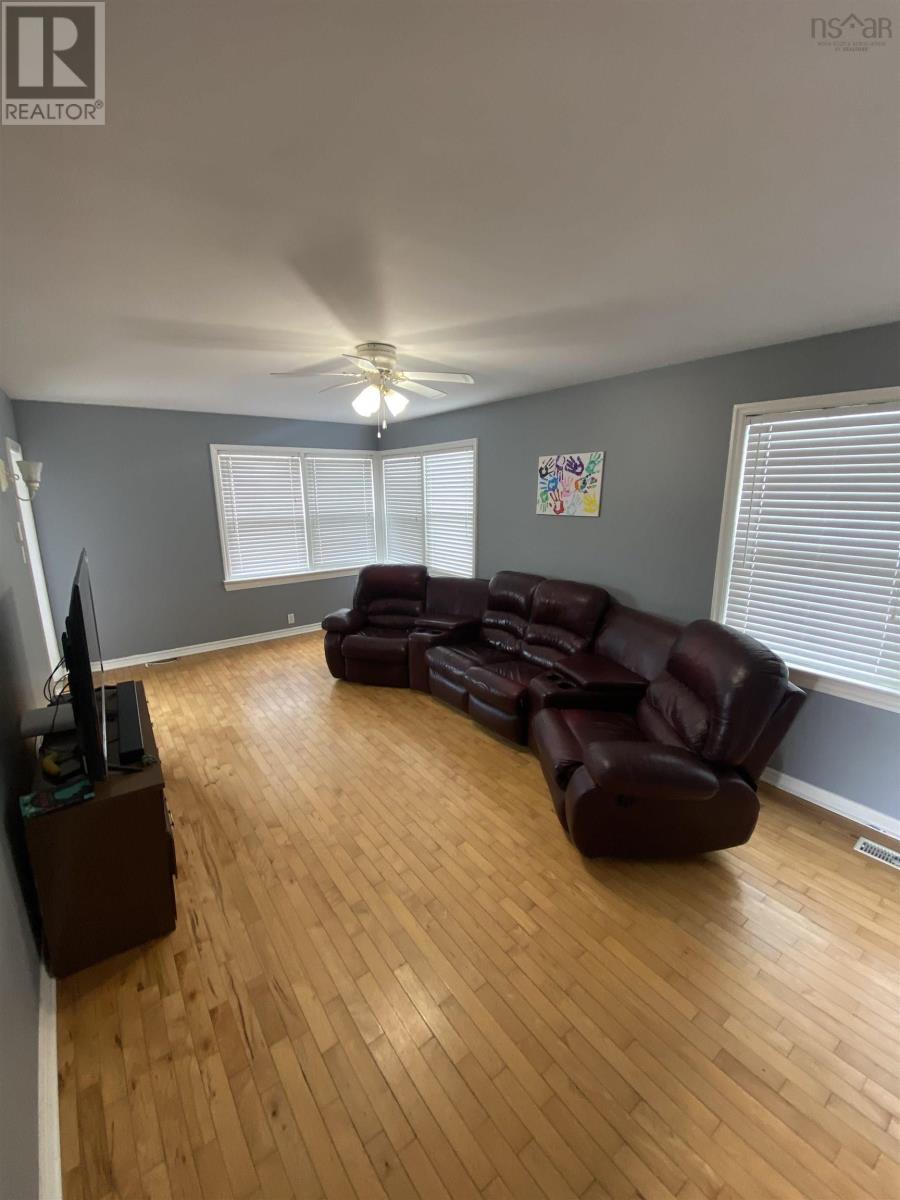 110 Lorne Street, Sydney, Nova Scotia  B1P 4H4 - Photo 11 - 202405783